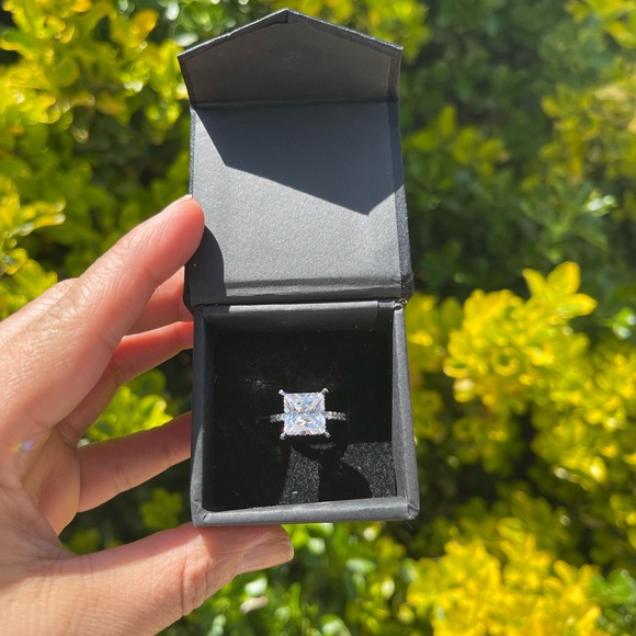 New 6 carat Princess Cut Ring with halo setting - Picture 6 of 10